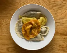 Descubre el delicioso sabor de los kluski na parze, el plato típico de Polonia que te dejará sin aliento