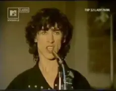 Odkryj sekrety hitu «Wciąż bardziej obcy» Lady Pank – Historia, tekst i znaczenie