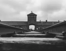 Descubre la impactante visita al Museo de Auschwitz en Polonia: Un viaje imprescindible para todo turista